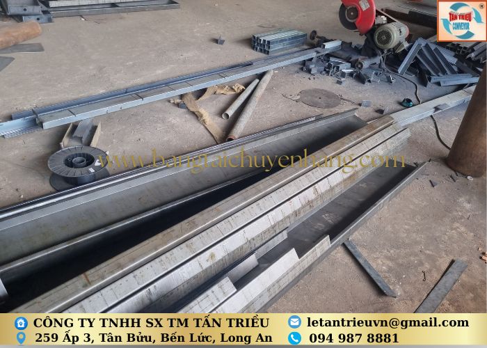 Gia công chấn Tấn Triều