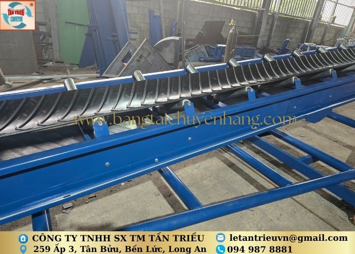 Khung băng tải lòng máng