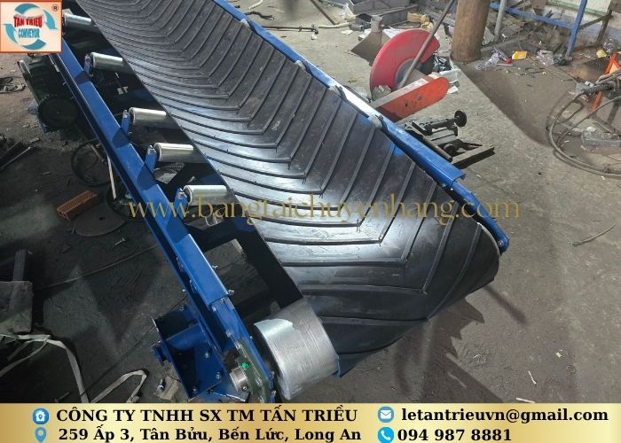 Băng tải cao su lòng máng
