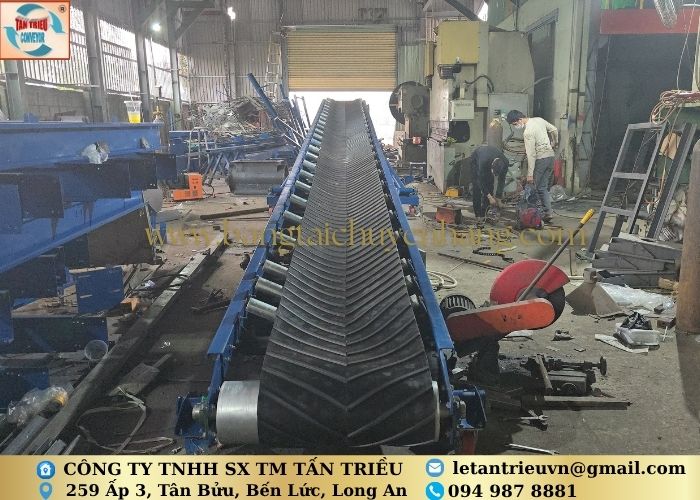Băng tải cao su lòng máng Tấn Triều