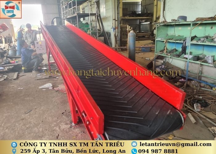 Băng tải cao su gân V nghiêng