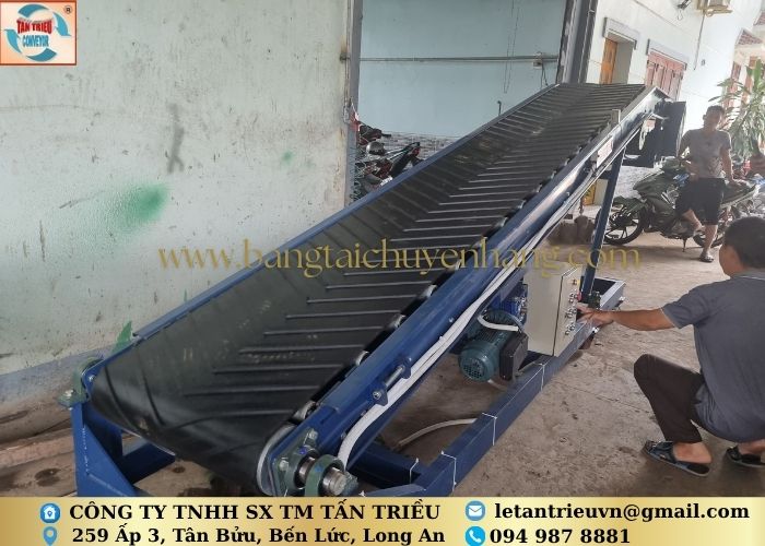 Băng tải cao su có gân nâng hạ Tấn Triều
