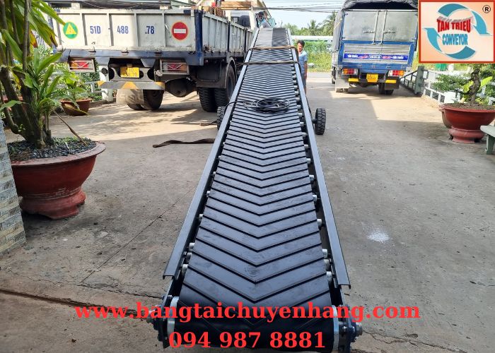 Băng tải cao su nâng hạ Tấn Triều