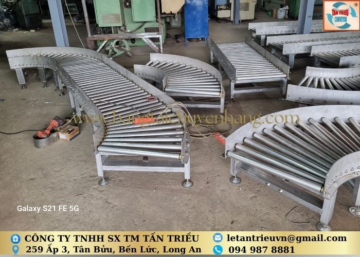 Hệ thống băng tải con lăn inox