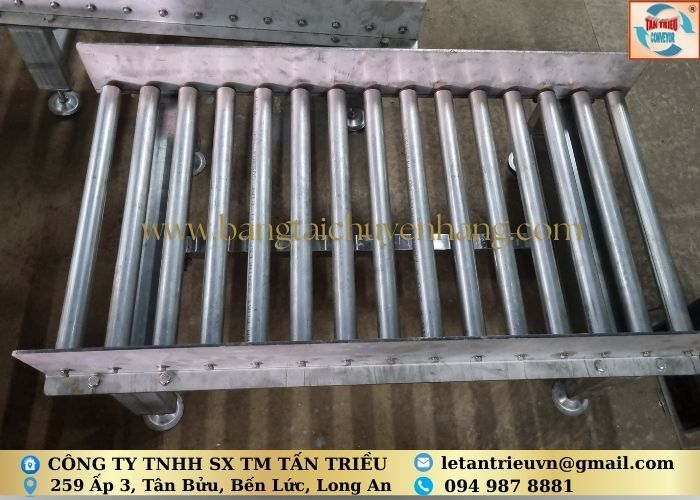 Hệ thống băng tải con lăn inox
