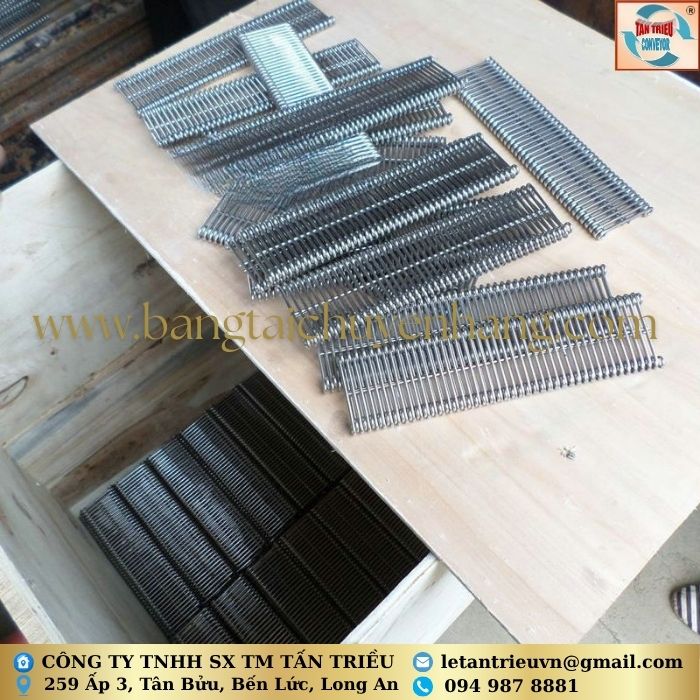 Lưới Băng Tải Dạng Mắt Cáo Thép Mạ Kẽm