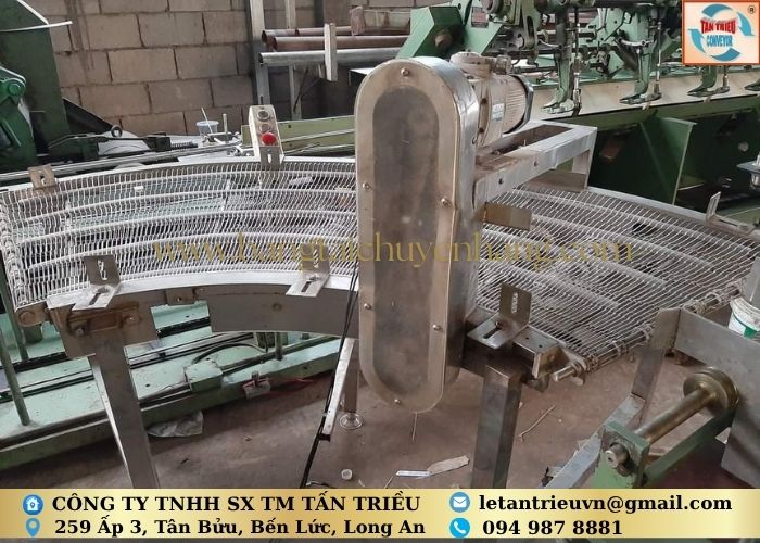 Băng tải lưới inox cong&nbsp;