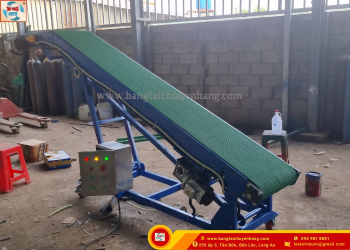 Băng tải PVC nghiêng nhám