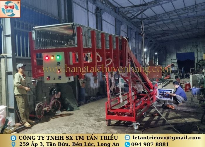 Băng tải lên xe tải