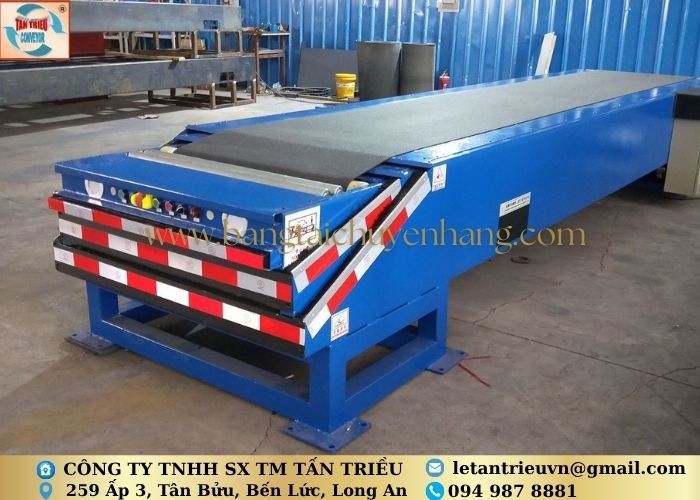 Băng tải lên xe container