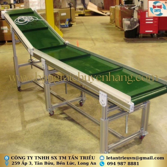 Băng tải PVC nâng hạ bằng thanh trượt