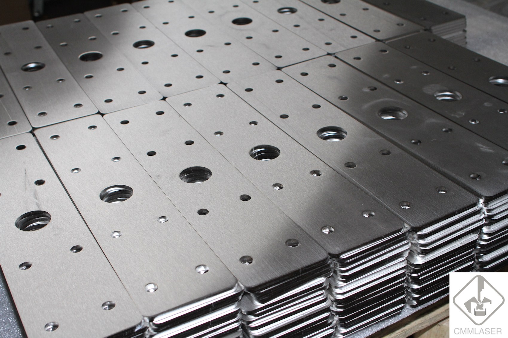 Căt Sắt CNC, Laser